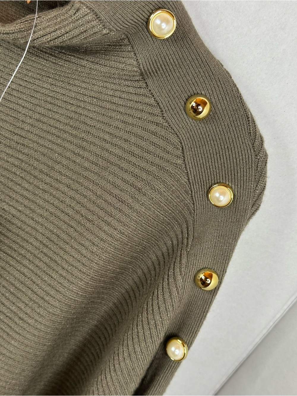 Belldini Olive Crewneck Sweater with Gold Shoulder Buttons, size XL, NWT - Picture 4 of 6